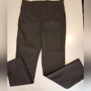 ROZ AND ALI SIZE 8, pull on style